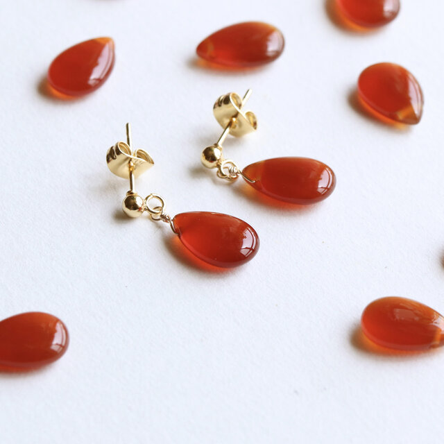 【912】天然石レッドカーネリアンのピアス／イヤリング 秋色カーネリアンの雫 ピアス／イヤリング＊天然石 サージカル