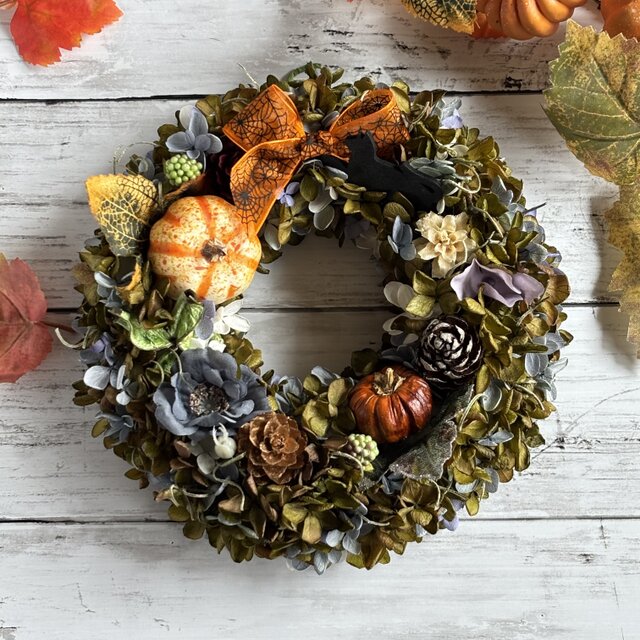 大人シックなハロウィンリース  白いかぼちゃ  ハンドメイド フラワーリース 大人シックなハロウィンリース 白いかぼちゃ フラワーリース