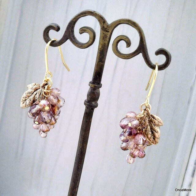 ミニ葡萄のピアス（チェコ・グラデーション）