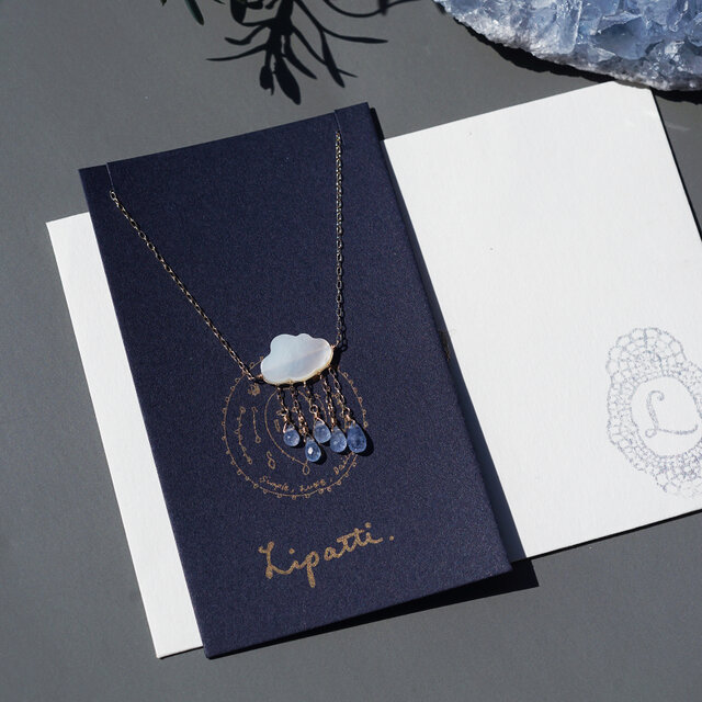 K10製サファイアの雨を降らせる白蝶貝の雲のネックレス ～秋時雨（あき