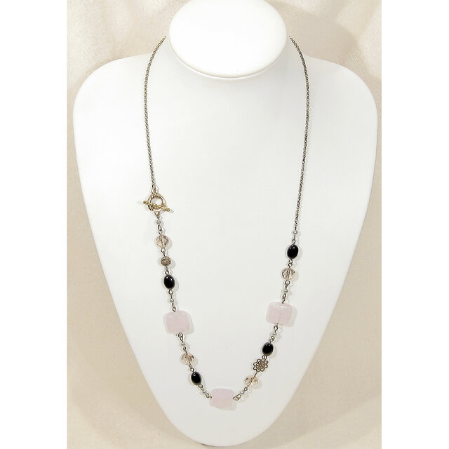 ローズクォーツとオニキス、スモーキークォーツの天然石ロングネックレス（マンテル、多面カット、紅水晶）