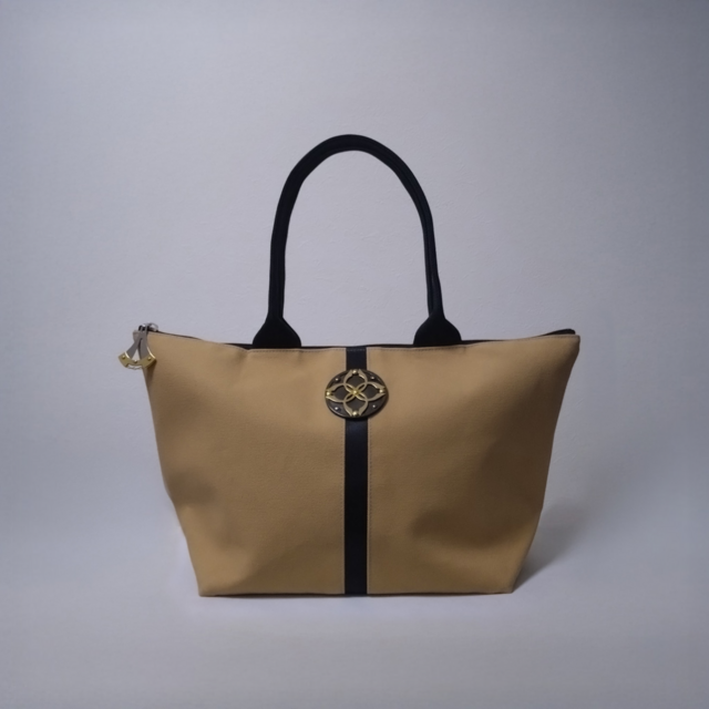 スタイリッシュなA4対応帆布トート