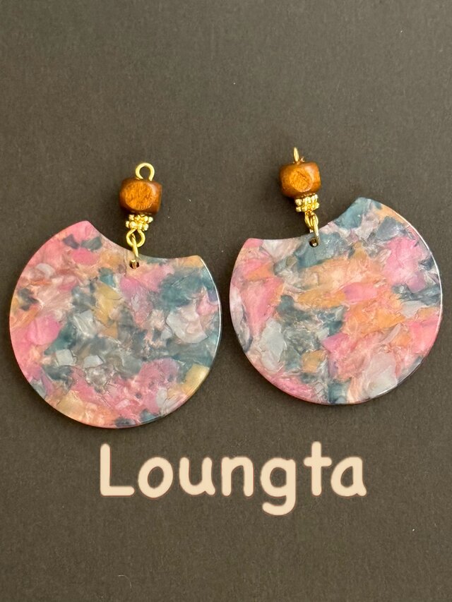 送料無料‼️ウッドビーズピアス ピンク 大ぶりピアス 樹脂ピアス