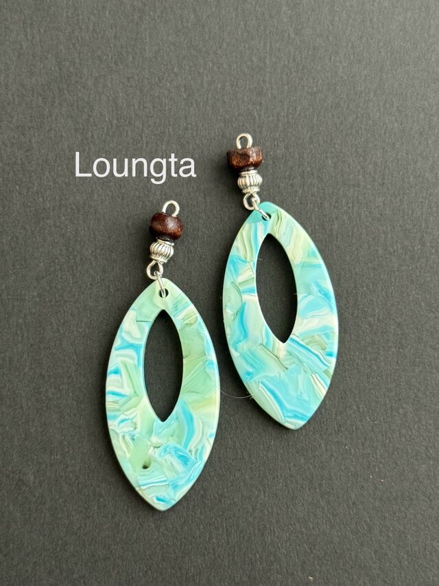 送料無料‼️ ウッドビーズピアス ブルー 夏ピアス 大ぶりピアス シルバーピアス