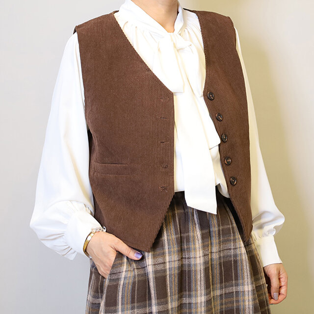 ❤︎秋冬新作❤︎コーデュロイベストブラウン25031BRF | iichi 日々の