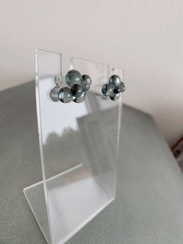 粒々ガラスピアス