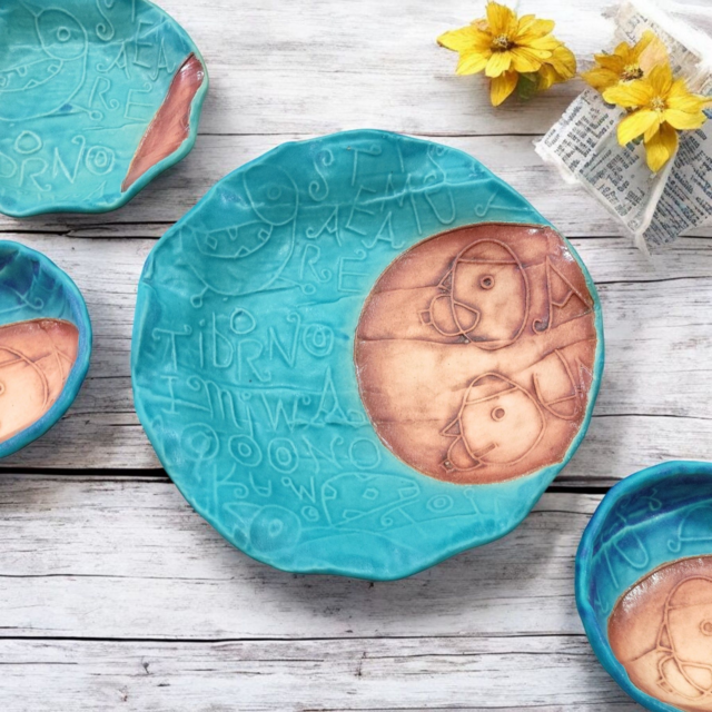 『火色トルコマット中皿１』明るく、楽しく、美味しく！　2025