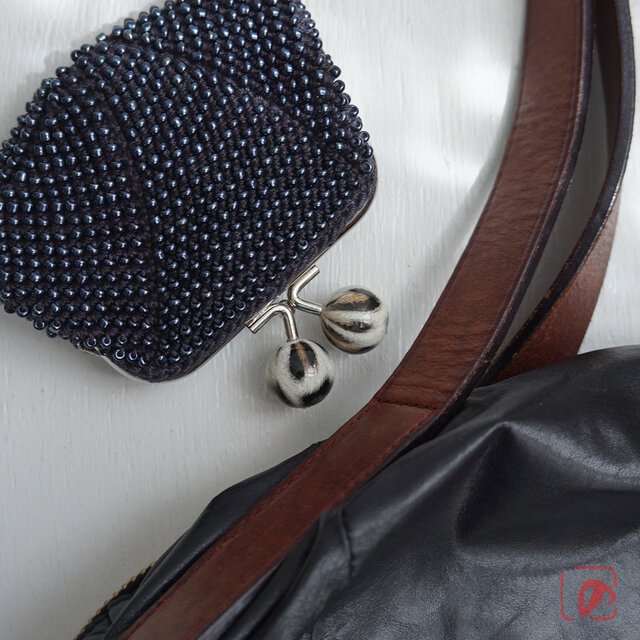 ばあば☆☆総ガラスビーズのスクエアがま口（grayish leo・2173）