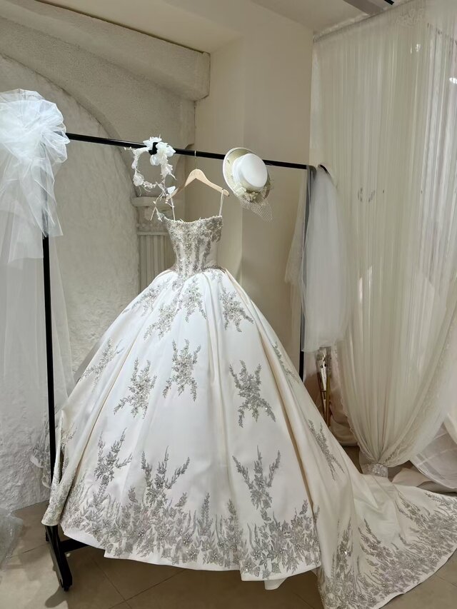 ウェデイングドレス フォトウエディング 二次会用 ウエディングドレス ドレス 花嫁 ワンピース ノースリーブ 結婚式 二次会 スレンダーライン 後撮り シンプル