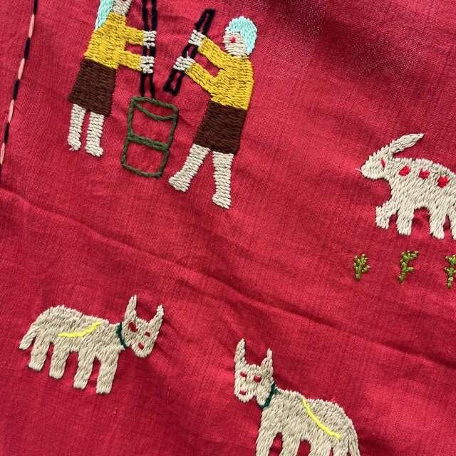 ミャンマー・チン族手刺繍布【レッド】Lot.5 | iichi 日々の暮らしを