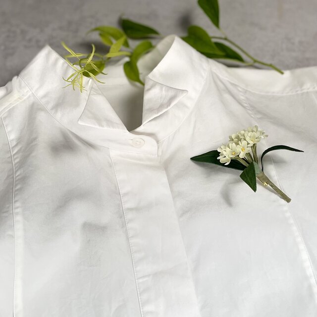 ハンドメイド布花 布花 白く小さな可憐な花姿。控えめな香りの銀木犀のコサージュ