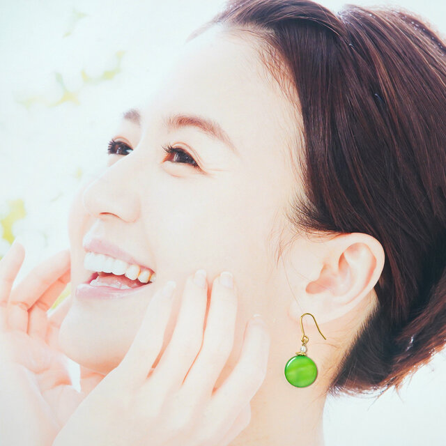 コインシェルピアス＊Leaf Green | iichi 日々の暮らしを心地よくする