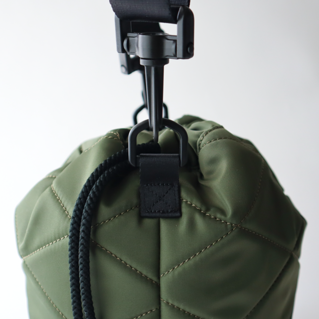 MA-1 キルティング 巾着ショルダーバッグ / カーキ | iichi 日々の