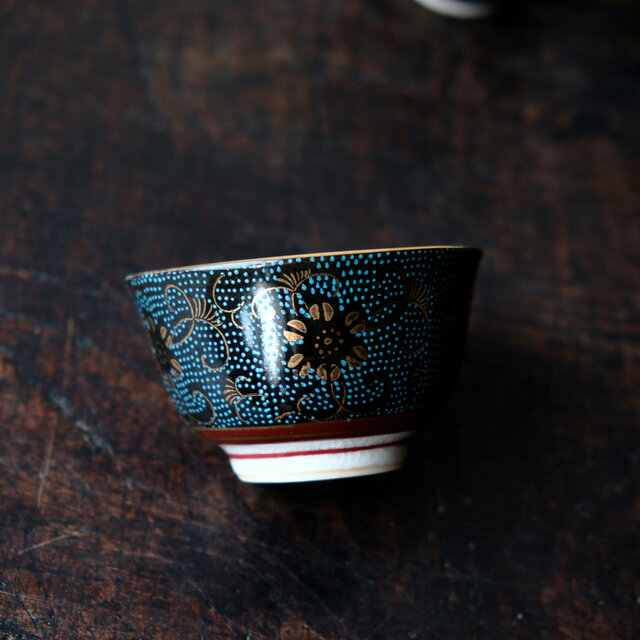 サマー特価¥1000⇨¥500】花唐草と青粒◇九谷焼 青粒金彩湯呑み 器