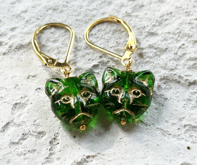 猫◇チェコガラスK14GFピアス（K24フック変更可） | iichi 日々の