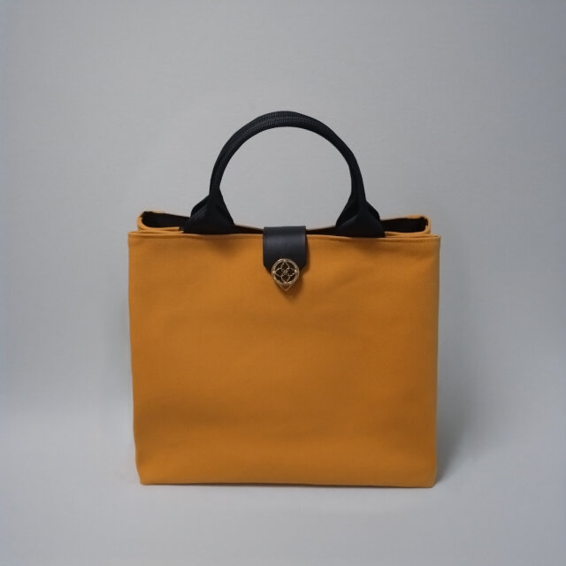 軽量で頑丈な6号帆布のシンプルトート