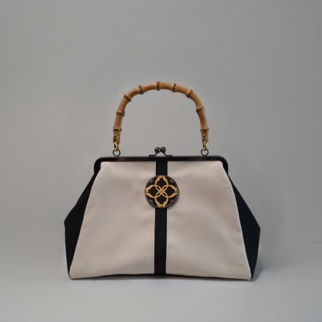 和装でも洋装でも・スタイリッシュながま口バッグ