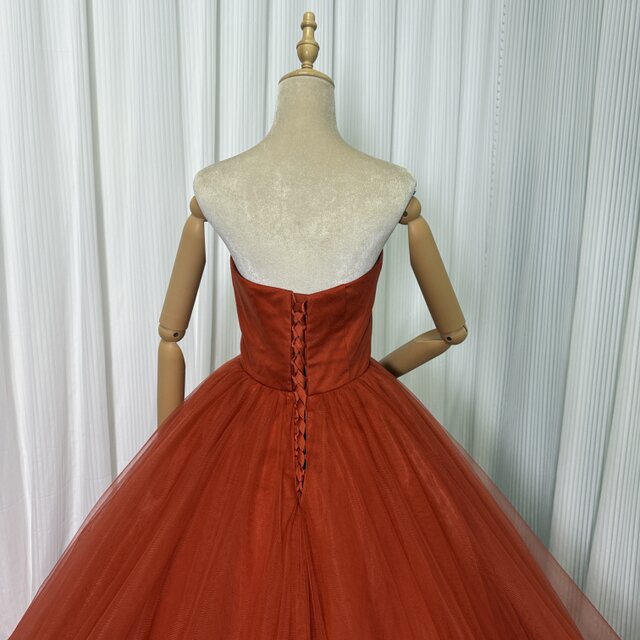 カラードレス オレンジ ベアトップ 華やかなトレーン チュール