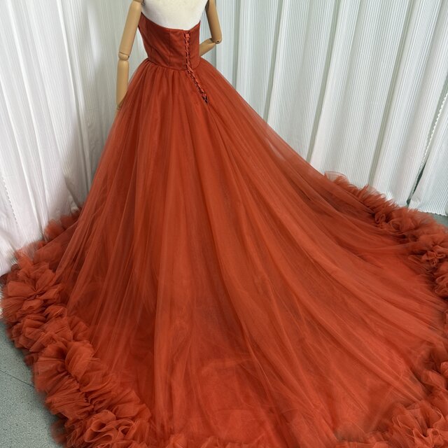 カラードレス オレンジ ベアトップ 華やかなトレーン チュールスカート