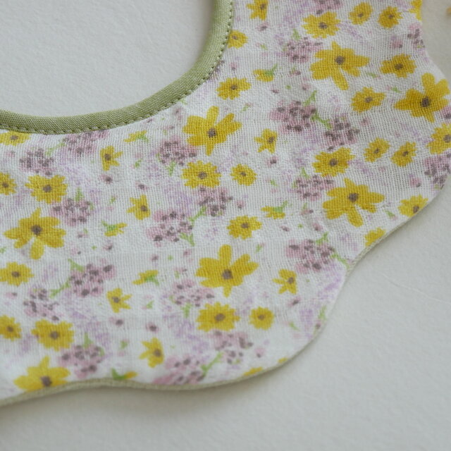 小花柄なみなみスタイ タオル＆ガーゼ | iichi 日々の暮らしを心地よく