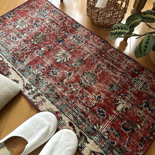 45×91 アンティークレッド　草花模様　擦れシャビーなトルコヴィンテージラグ 45×91 アンティークレッド 草花模様 擦れシャビーなトルコ
