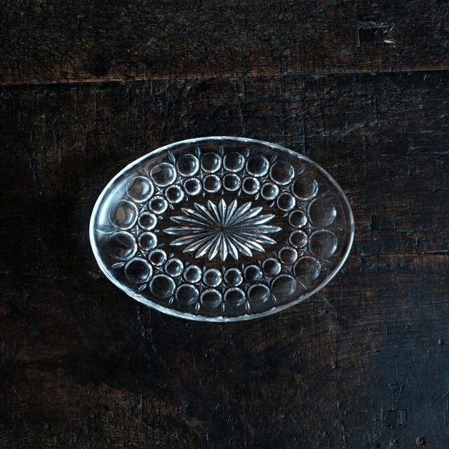 【サマー特価¥1000⇨¥750】お刺身を乗せたくなる◆丸尽くし。プレスガラスオーバル皿　クリスタルガラス　古民家　昭和後期