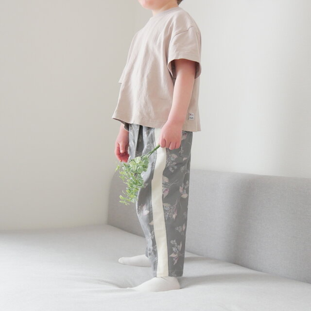 ベビー・子供服　草花柄のテーパードパンツ