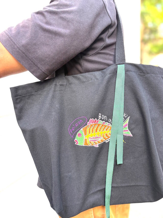 キャンバストートバッグ（中）大容量　選べるカラー　EMA　刺繍　魚　フィッシュ　カラフル　