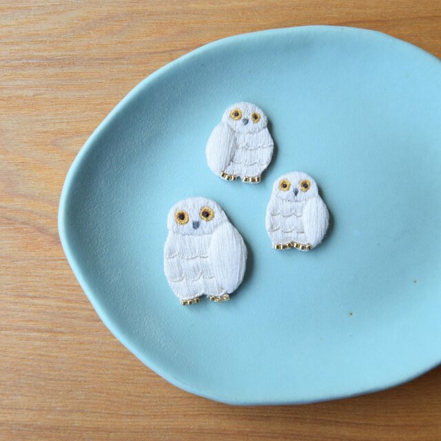 受注制作］白フクロウの刺繍のピアス・イヤリング | iichi 日々の