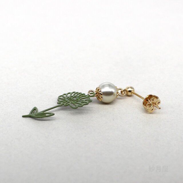 花チャームとパールのピアス モスグリーン】イヤリング プレゼント