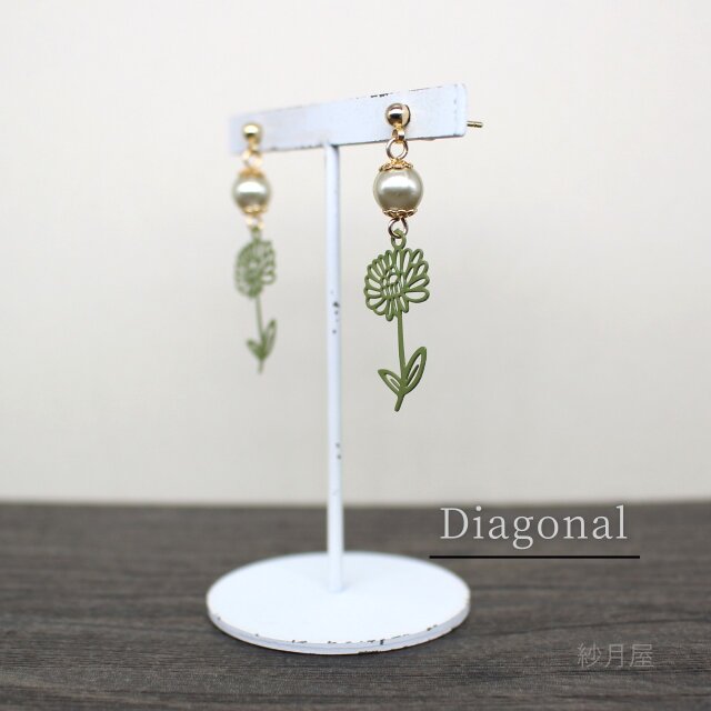 花チャームとパールのピアス モスグリーン】イヤリング プレゼント