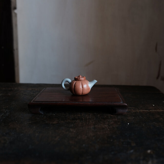 小ぶりで可愛い◆中国産　小ぶり陶器製ミニチュア急須　インテリアオブジェ　古民家　古道具　可愛い　i1