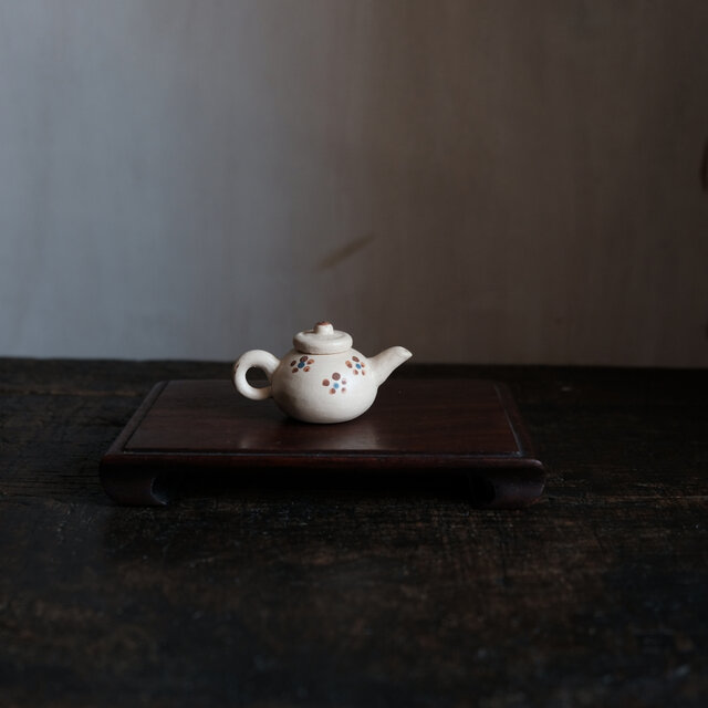 小ぶりで可愛い◆中国産　小ぶり陶器製ミニチュア急須　インテリアオブジェ　古民家　古道具　可愛い　i1