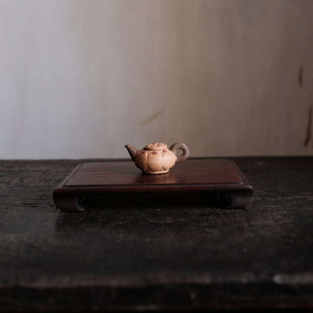 小ぶりで可愛い◆中国産　小ぶり陶器製ミニチュア急須　インテリアオブジェ　古民家　古道具　可愛い　i2