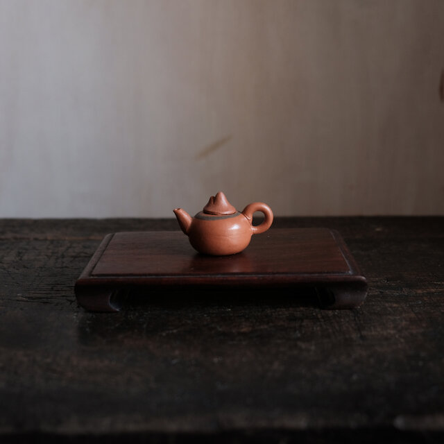 小ぶりで可愛い◆中国産　小ぶり陶器製ミニチュア急須　インテリアオブジェ　古民家　古道具　可愛い　i2