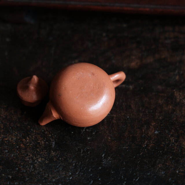 小ぶりで可愛い◇中国産 小ぶり陶器製ミニチュア急須 インテリア