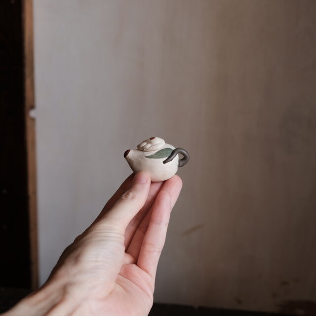 彫刻 ミニチュア 急須 オブジェ 小ぶりで可愛い◇中国産 小ぶり陶器製ミニチュア急須 インテリア
