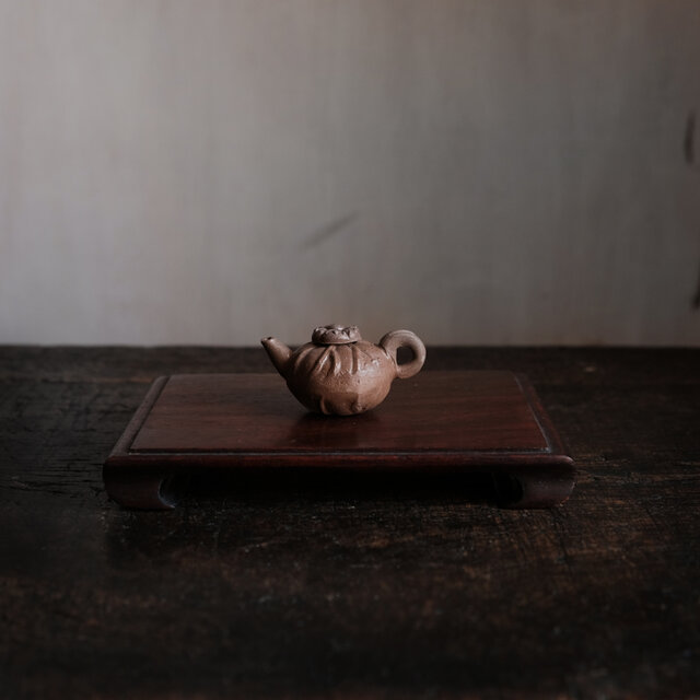 小ぶりで可愛い◆中国産　小ぶり陶器製ミニチュア急須　インテリアオブジェ　古民家　古道具　可愛い　i2