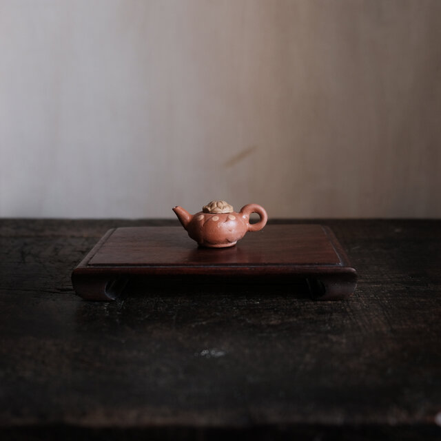 小ぶりで可愛い◆中国産　小ぶり陶器製ミニチュア急須　インテリアオブジェ　古民家　古道具　可愛い　i2