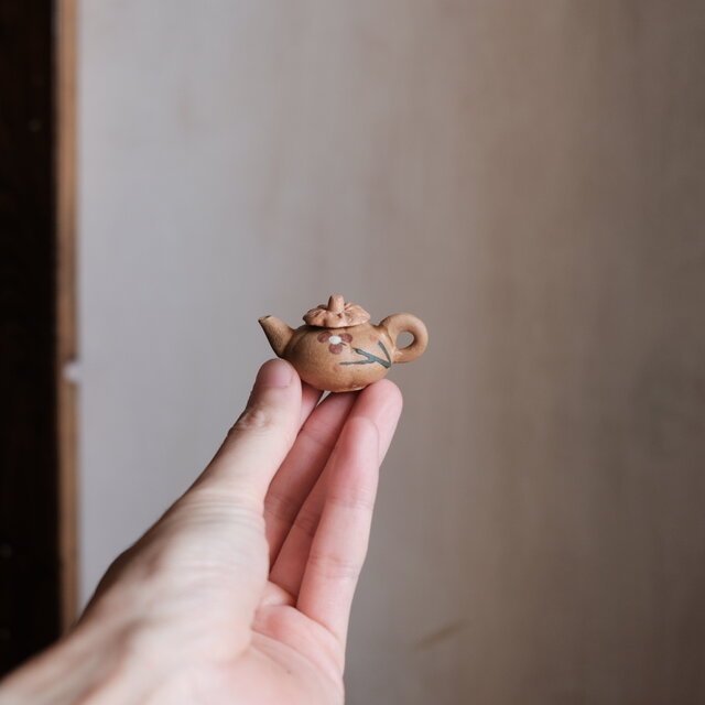 小ぶりで可愛い◆中国産　小ぶり陶器製ミニチュア急須　インテリアオブジェ　古民家　古道具　可愛い　i2