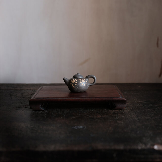 小ぶりで可愛い◆中国産　小ぶり陶器製ミニチュア急須　インテリアオブジェ　古民家　古道具　可愛い　i2