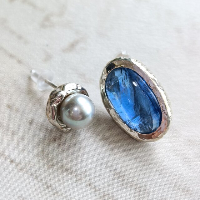 ［SV925］Souju-蒼珠- ピアス　 カイヤナイト　パール　ハワイアンジュエリー　鎚目　アシンメトリー
