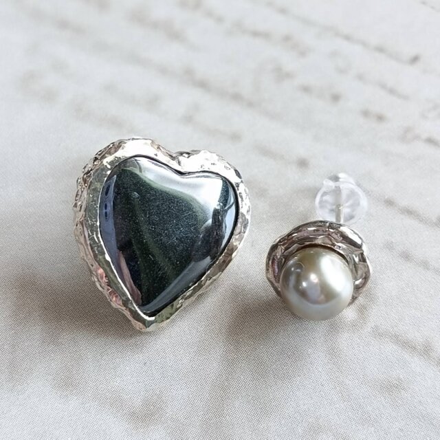 ［SV925］Aiju-愛珠-パイライトハート ピアス　鎚目　スティック　フレーム　額縁　絵画　天然石　インクォーツ　ギラライト