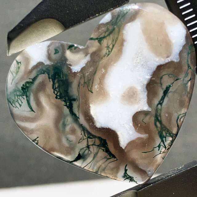 ハート形モスアゲート[320] 28x32mm 39Cts ルース／天然石／カボション