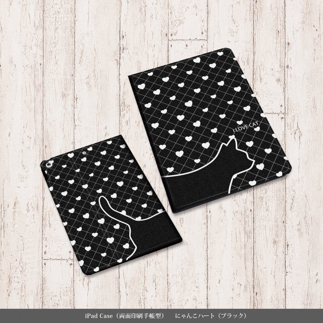 手帳型 iPadケース 両面印刷（カメラ穴あり/はめ込みタイプ）【にゃんこハート（ブラック）】