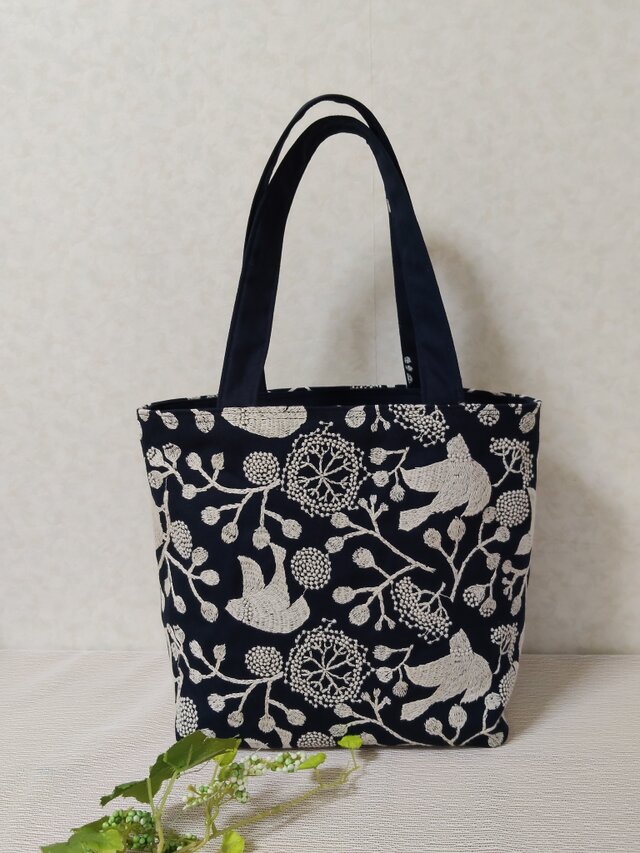 点と線模様製作所　bird garden　 白×ネイビーのトート、肩掛け