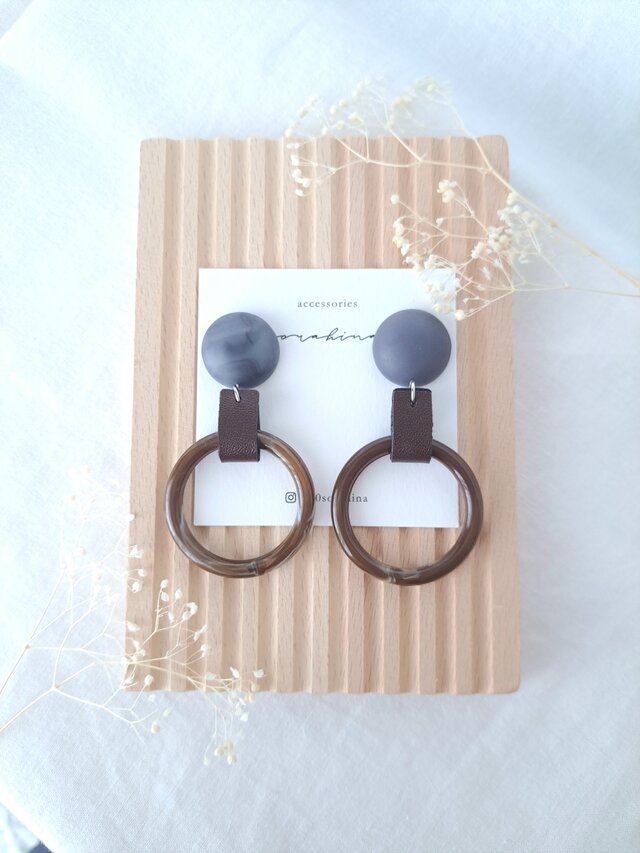 ★c　"個性の中にも優しさを…"　秋　冬　大ぶり　ゆらゆら揺れる　マット　グレー　大人ピアス／イヤリングe