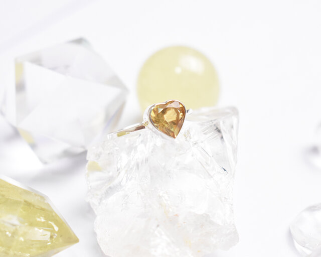 レモン色に輝く黄水晶シトリンのハートのシルバーリング シルバー925