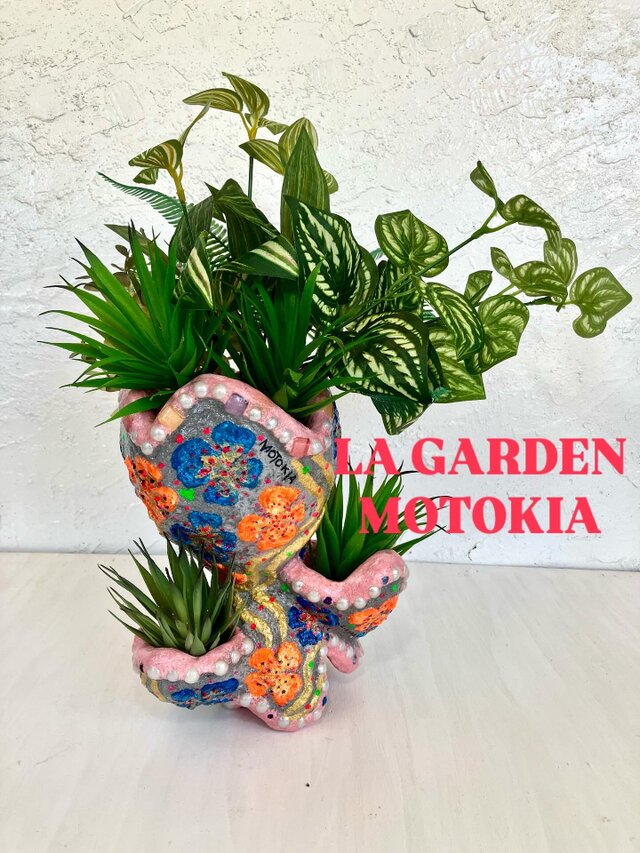 ハート形　三口プランターオブジェ手作り　ピンク　パール付き　セメント　植木鉢