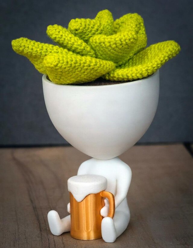 ビールを飲むロバート・プラントの植物ポット